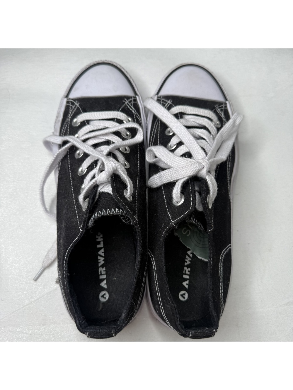 Airwalk Mens 8.5 Black Canvas Low Top Sneakers White Sole Lace Up